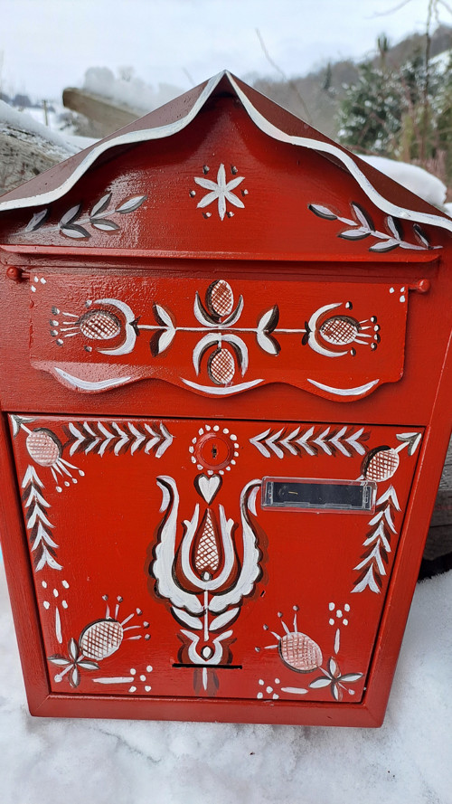 Poštovní schránka s ornamentom — foto 4