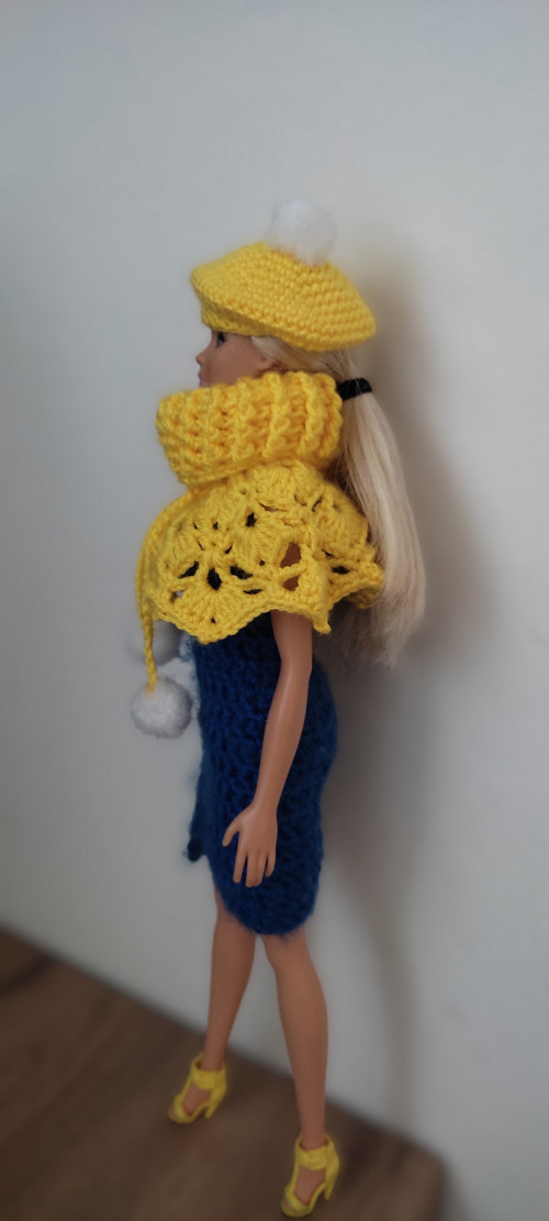 Pelerínka a baret pro Barbie — foto 3