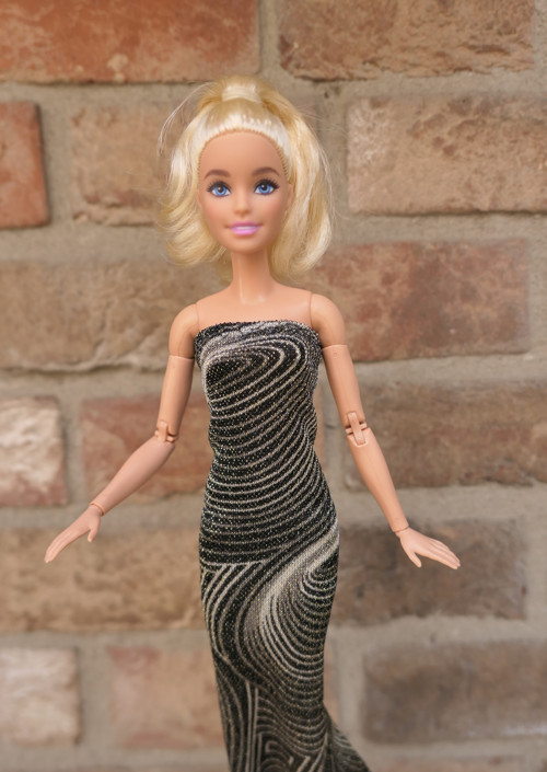 Dlouhé šaty pro modelku Barbie — foto 3