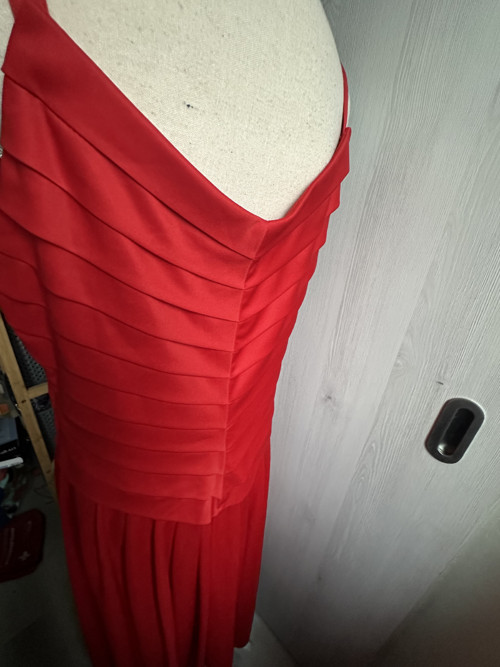 Dlouhé červené šaty XL — foto 4