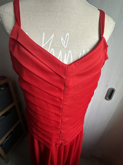 Dlouhé červené šaty XL — foto 3