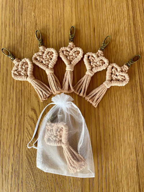 Macrame srdíčko v pudrové barvě — foto 5