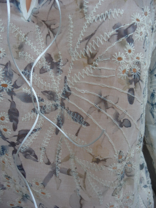 Halenka s vyšívaným vzorem 40/L — foto 2