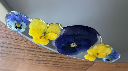 Kulaté zrcadlo s maceškami — foto 3