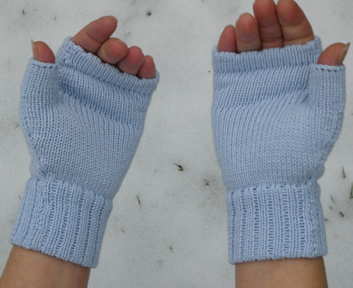 Bezrprsťáky vyšívané pre Elsu :) — foto 5
