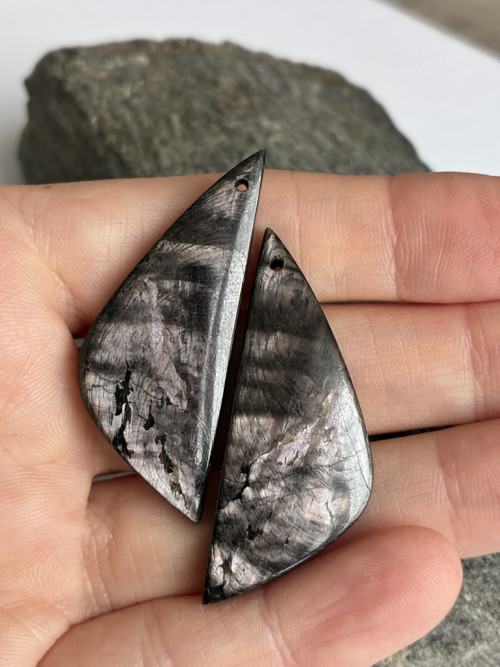 Hypersten - pár přír. broušených kamenů, 71.20 Ct. — foto 4