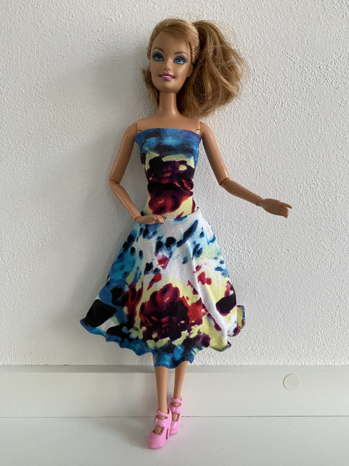Šaty na panenku Barbie — foto 2
