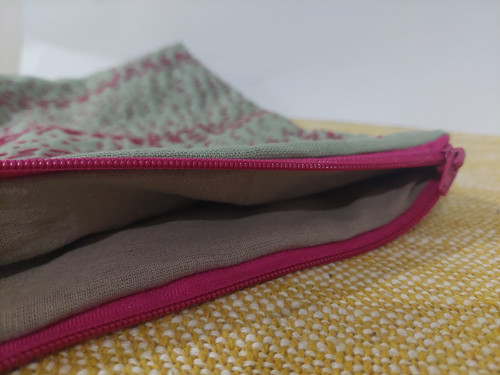 Vyšívaná taštička na zip — foto 6