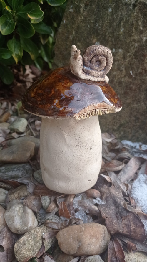 Keramický hříbek se šnečkem — foto 2