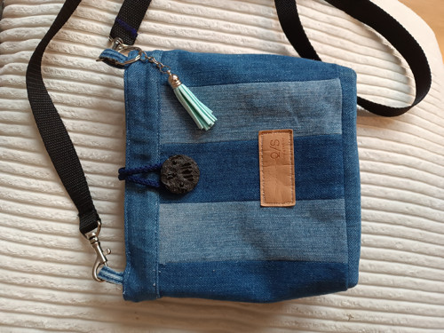 Taštička crossbody "pruhy" — foto 2