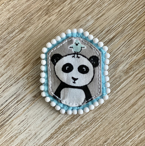 Brož panda — foto 2
