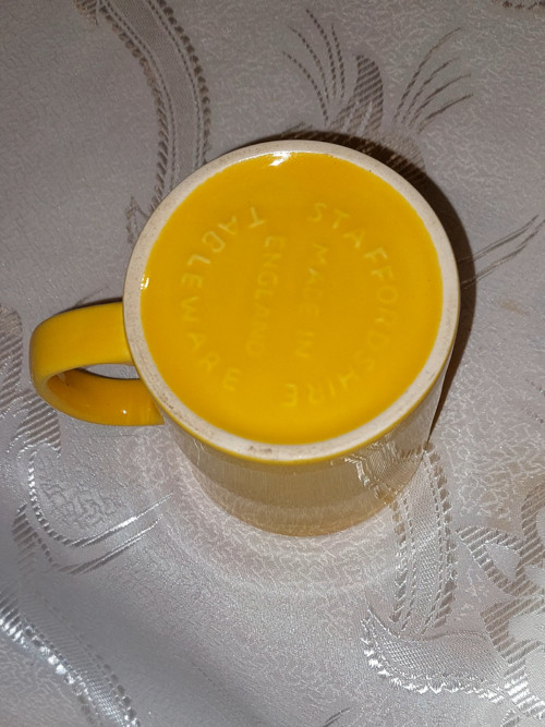 Žlutý hrnek — foto 4