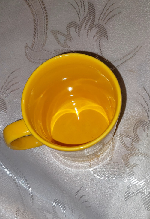 Žlutý hrnek — foto 3