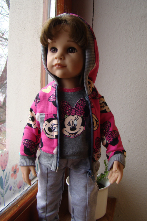 Hannah Götz 50 cm - teplákovka — foto 2