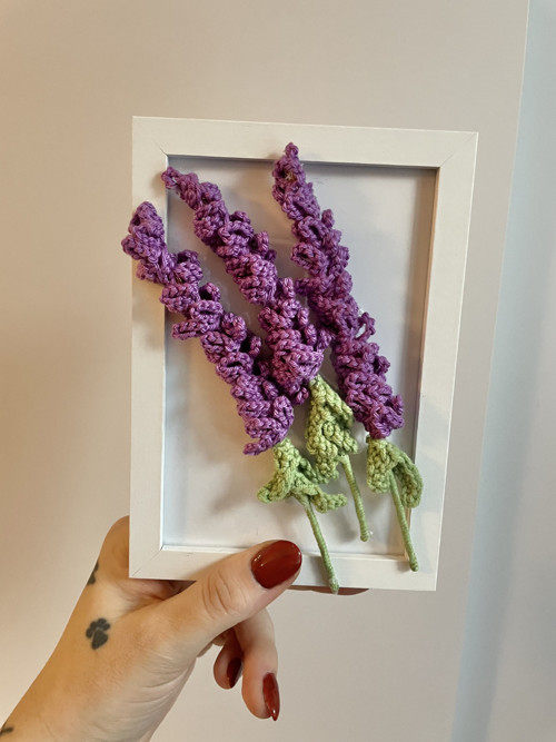 Háčkovaná levandule v rámu — foto 3