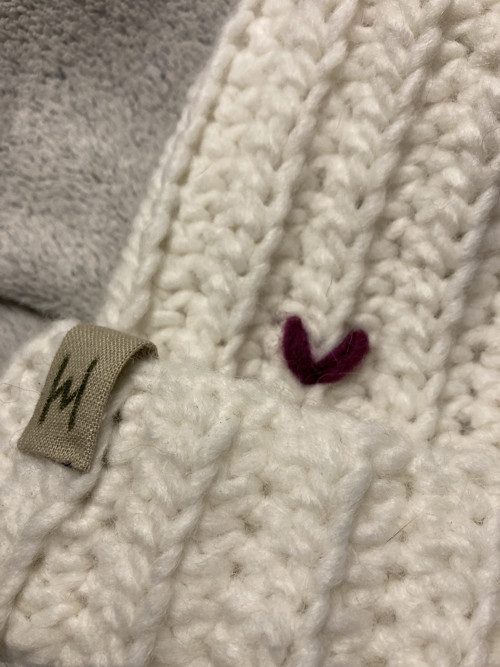 Háčkovaná čepice srdíčka — foto 3