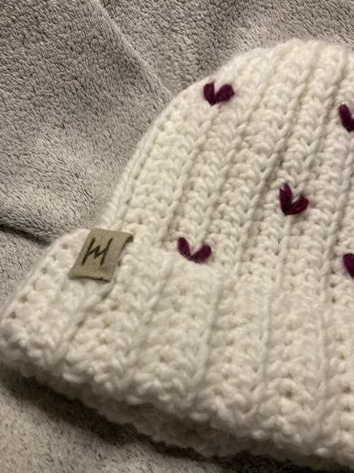 Háčkovaná čepice srdíčka — foto 2