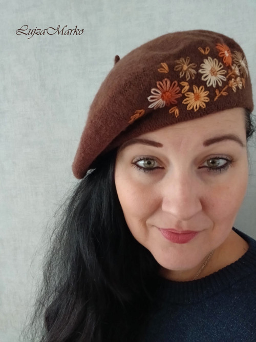 Baret s ruční výšivkou — foto 5