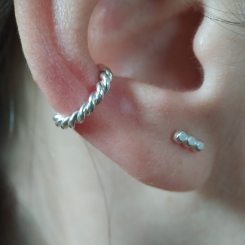 Stříbrná záušnice stáčený cuff — foto 3