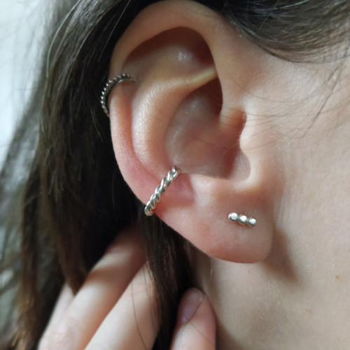 Stříbrná záušnice stáčený cuff — foto 4