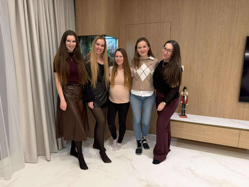 Háčkovaný svetrík a čepička pro miminko — foto 2