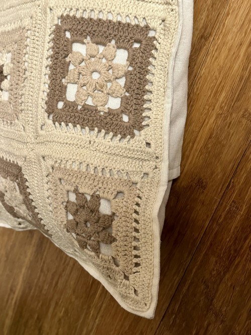 Háčkovaný povlak na polštář — foto 3