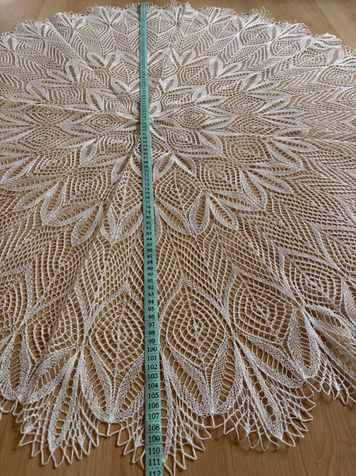 Ručně vyrobená krajková dečka – průměr 110 cm — foto 4
