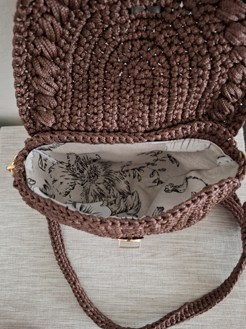 Stylová ručně háčkovaná kabelka — foto 2