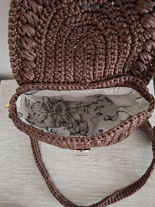 Stylová ručně háčkovaná kabelka — foto 5