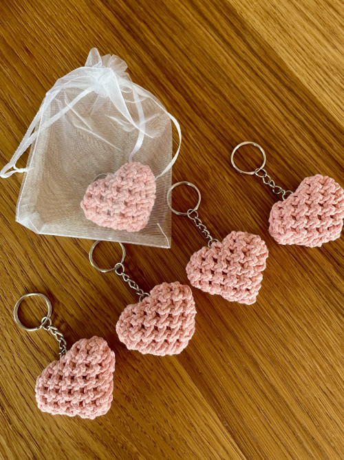 Lososové macramé srdíčko na kroužku — foto 6
