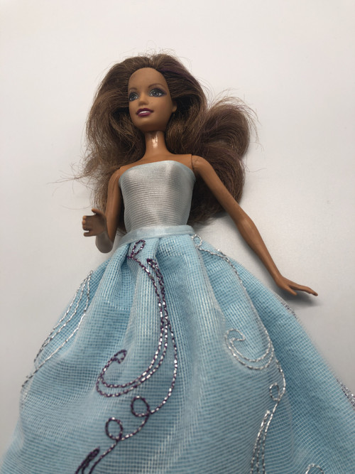 Nebesky-modré šatičky na Barbie — foto 2