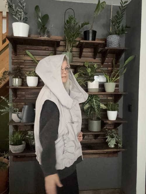 Šedá vesta softshellová — foto 2