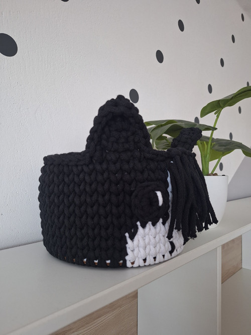 Háčkovaný košík-černý kůň — foto 3
