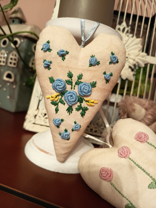 Rustikální vyšíváné srdce — foto 2
