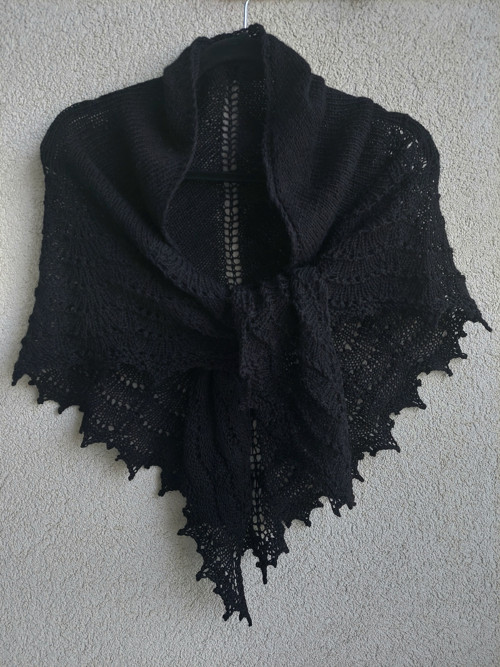 Krajkový černý šátek, alpaka — foto 2