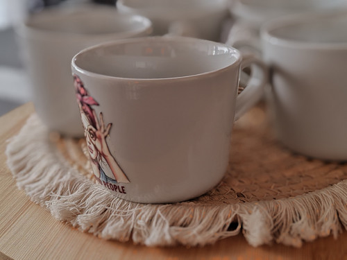 Porcelánová limitka "Completely Unhinged" – — foto 4