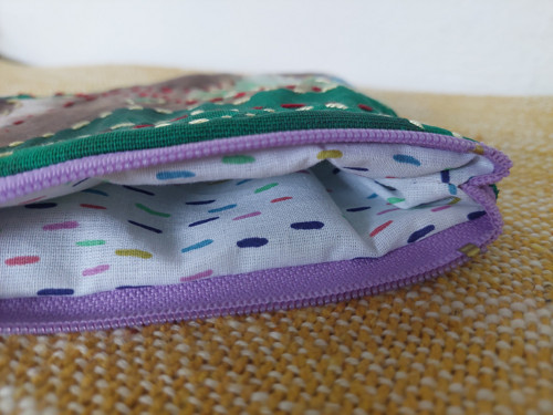 Vyšívaná taštička na zip — foto 5