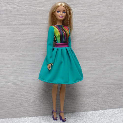 Barevné šatičky pro Barbie — foto 2