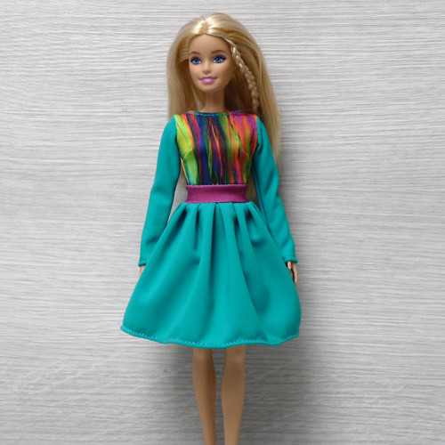 Barevné šatičky pro Barbie — foto 4