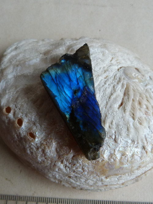 Labradorit nábrus - 5 cm — foto 4