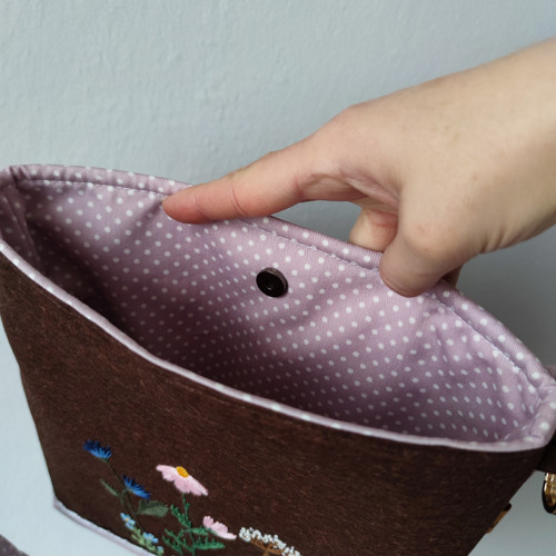 Ručně vyšívaná crossbody — foto 2
