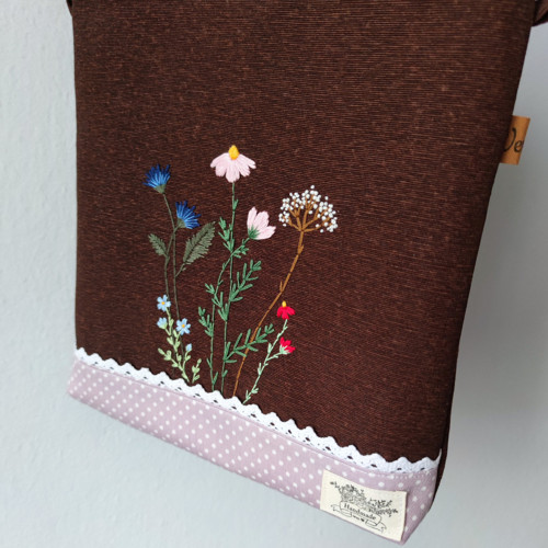Ručně vyšívaná crossbody — foto 3