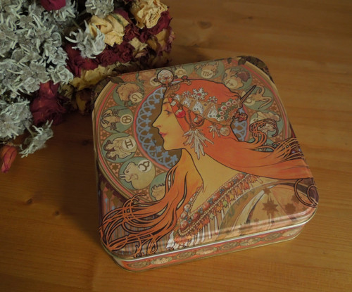 Plechová krabice, Alfons Mucha — foto 2