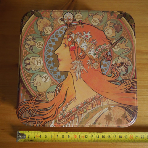Plechová krabice, Alfons Mucha — foto 6