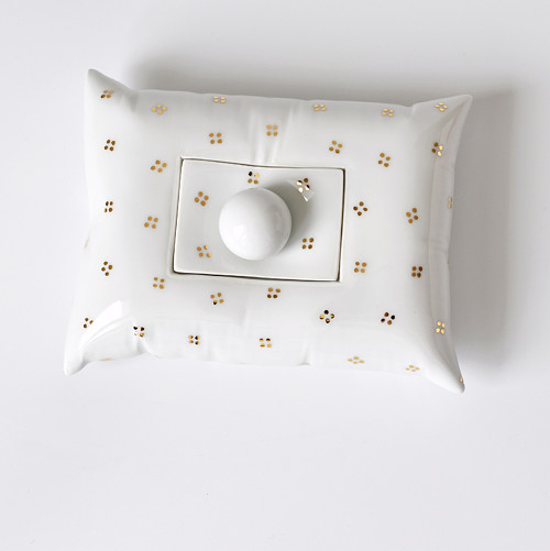 Peřinková dóza z porcelánu — foto 3