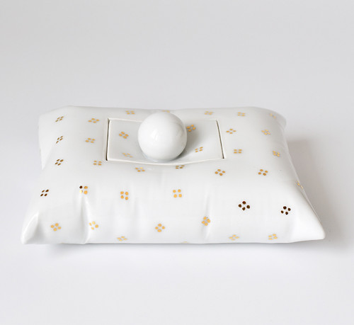 Peřinková dóza z porcelánu — foto 4