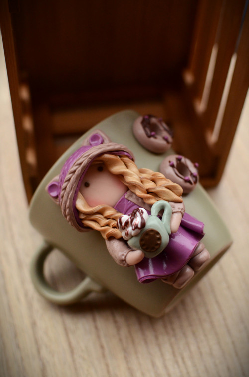 Fimo hrníček holčička s čokoládou — foto 2
