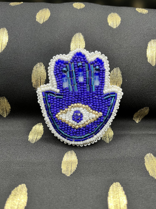 Korálková brož Hamsa — foto 2