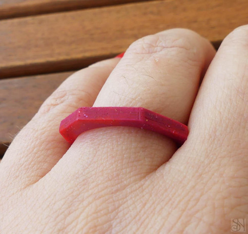 Minimalistický bordový fimo prsteň — foto 2
