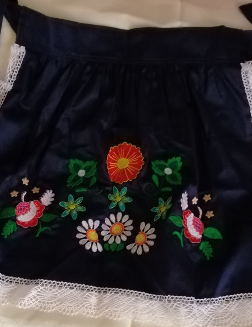 Zástěrka, zástěra ke kroji. Folklor. — foto 2